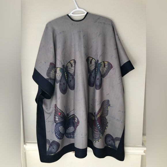 Butterfly poncho/shawl/cape - Picture 3 of 3